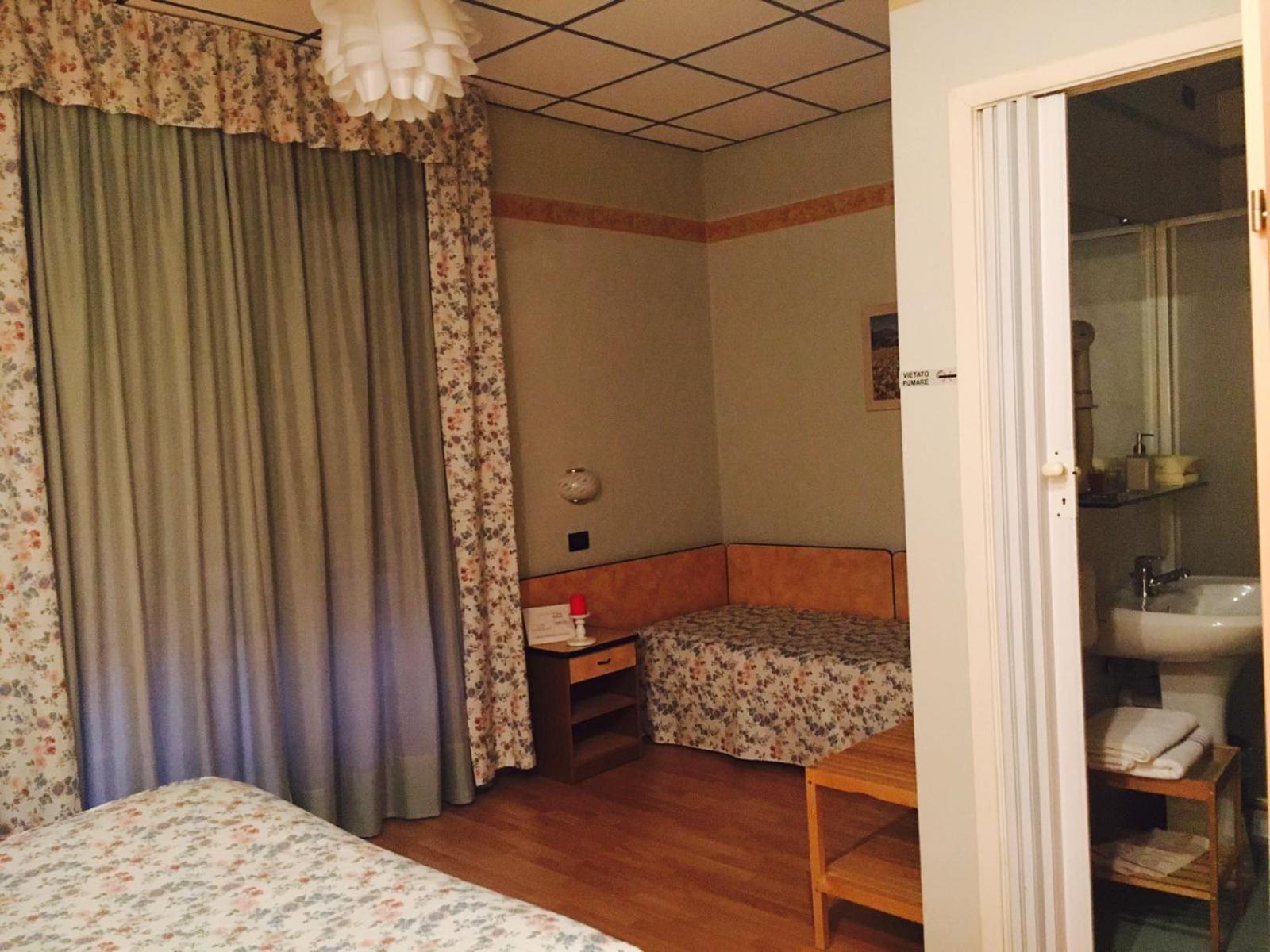 Albergo Sangrila Lanzo Torinese Pokoj fotografie
